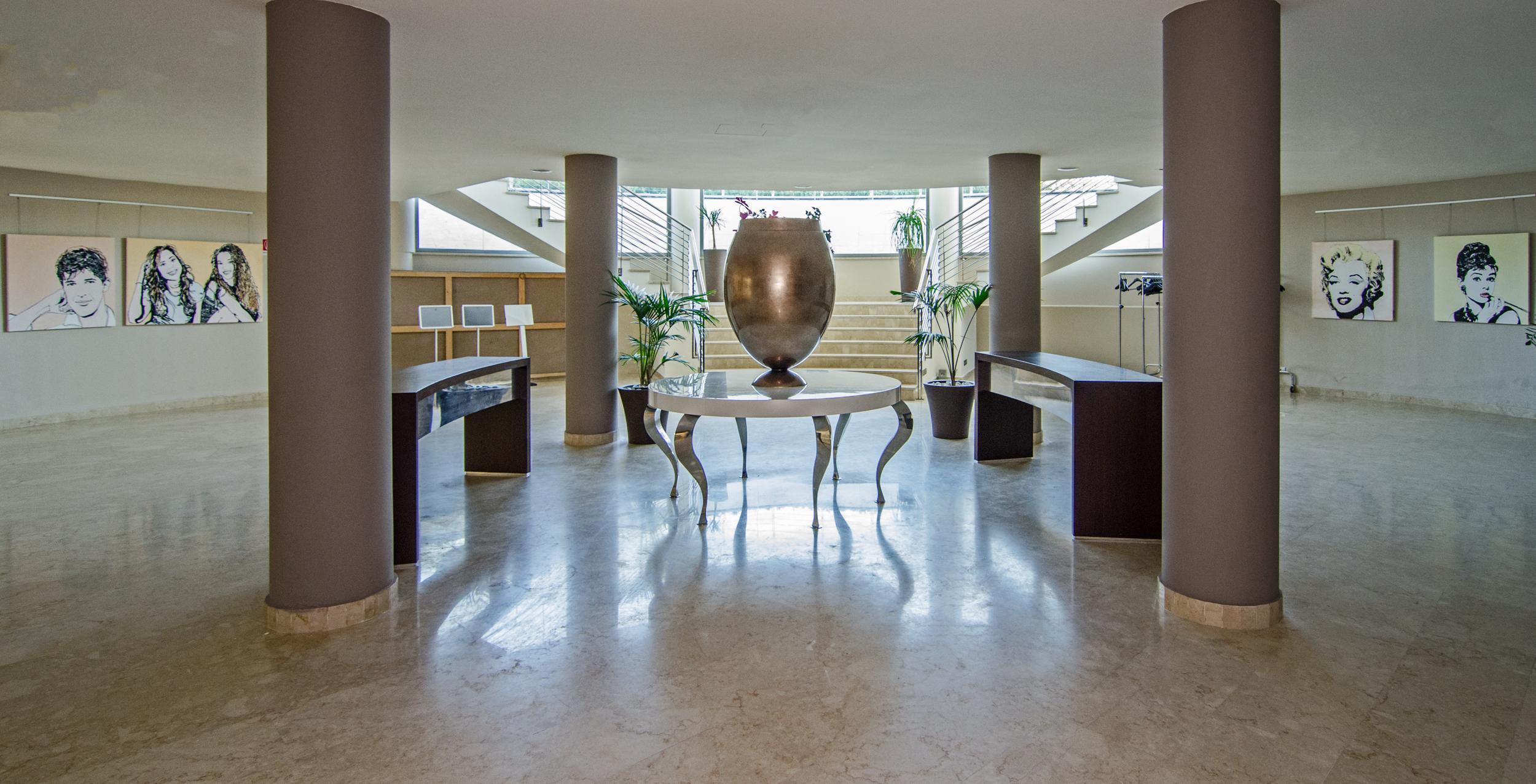Отель Pisa Tower Plaza Экстерьер фото Interior of the hotel