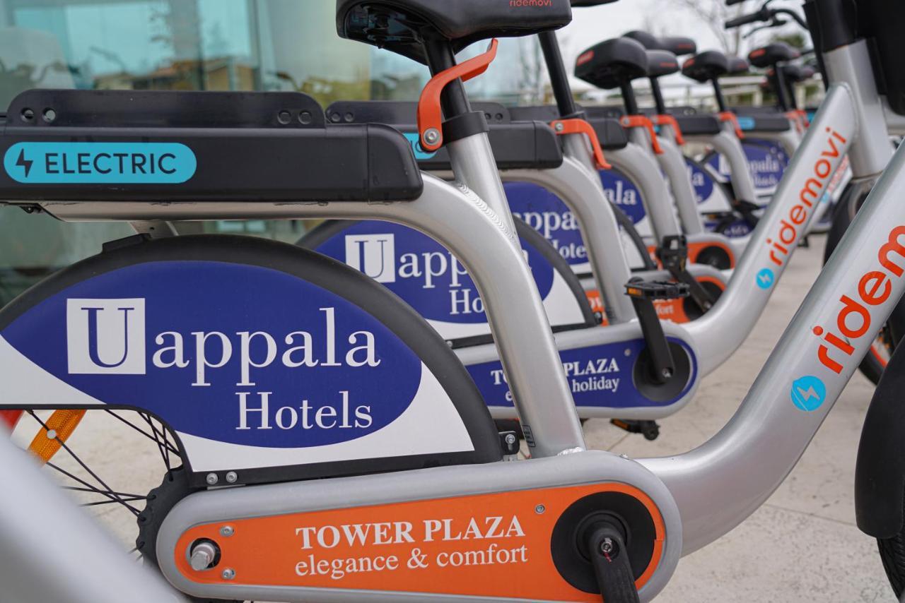 Отель Pisa Tower Plaza Экстерьер фото Electric bicycles at the airport