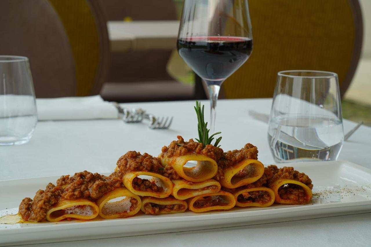 Отель Pisa Tower Plaza Экстерьер фото A plate of paccheri