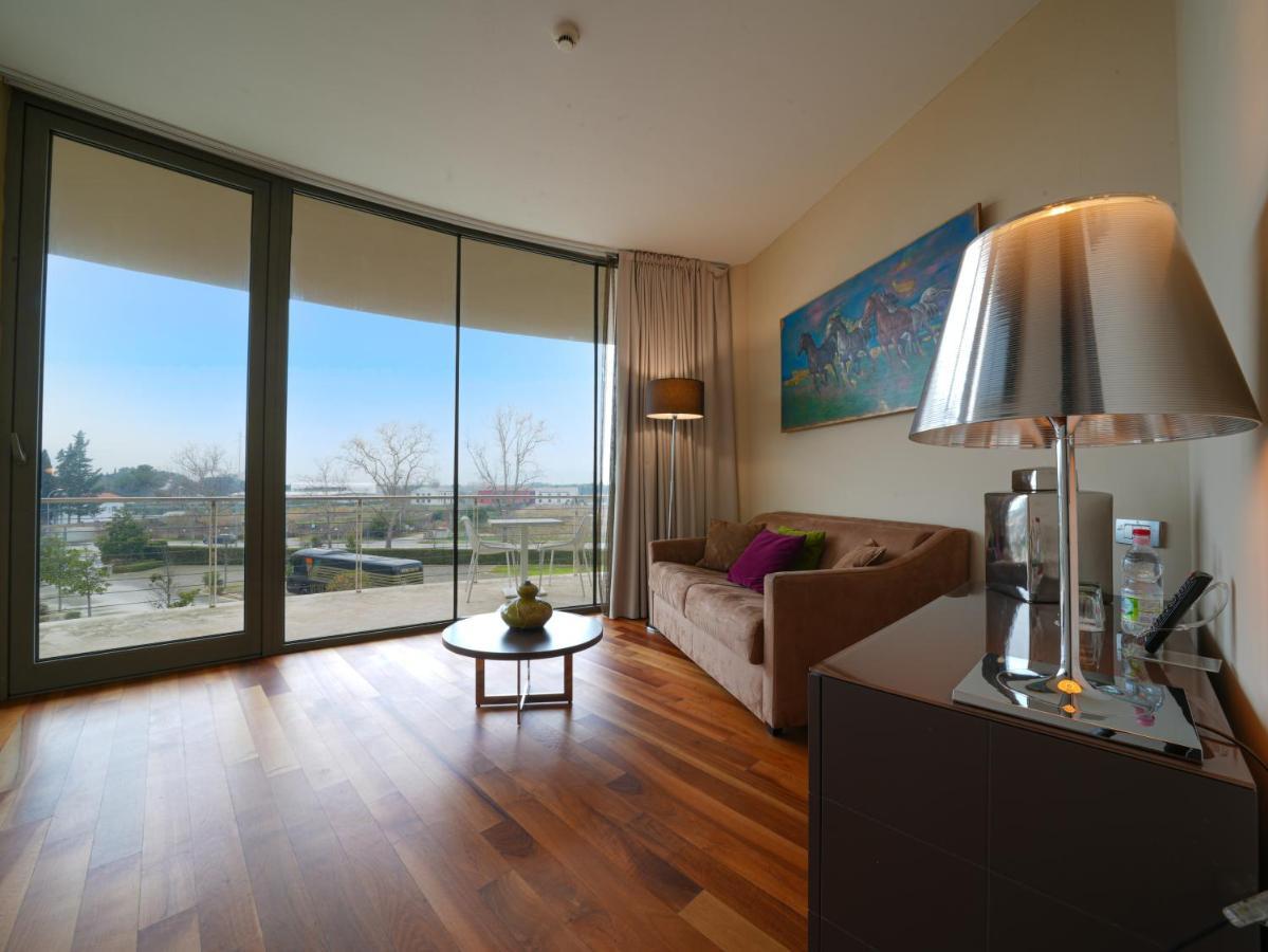 Отель Pisa Tower Plaza Экстерьер фото A living room in a typical apartment